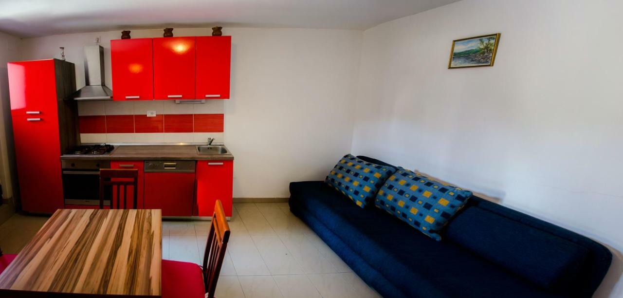 Apartments & Room Toni Valun Luaran gambar