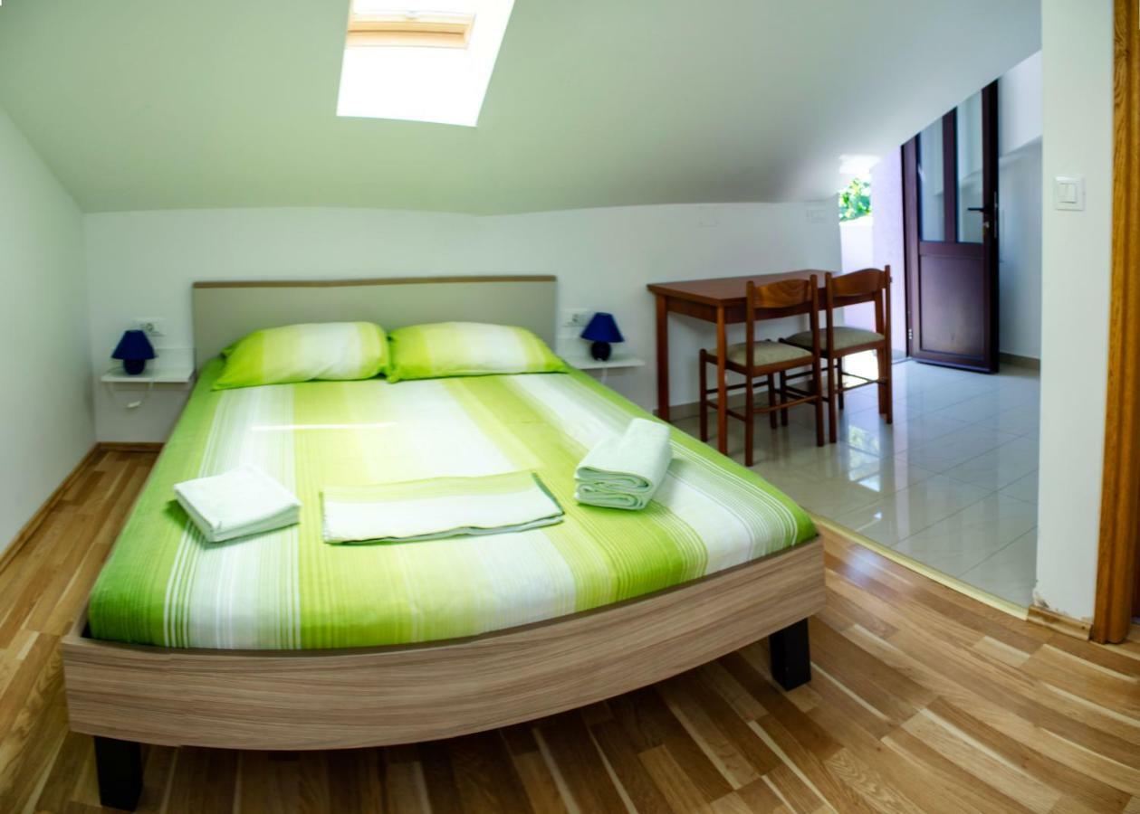 Apartments & Room Toni Valun Luaran gambar